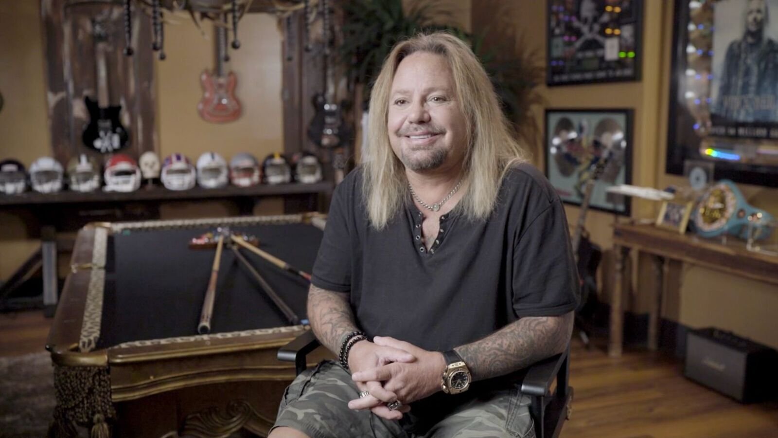 The Top 6 Albums That Vince Neil Listed As His Favorites