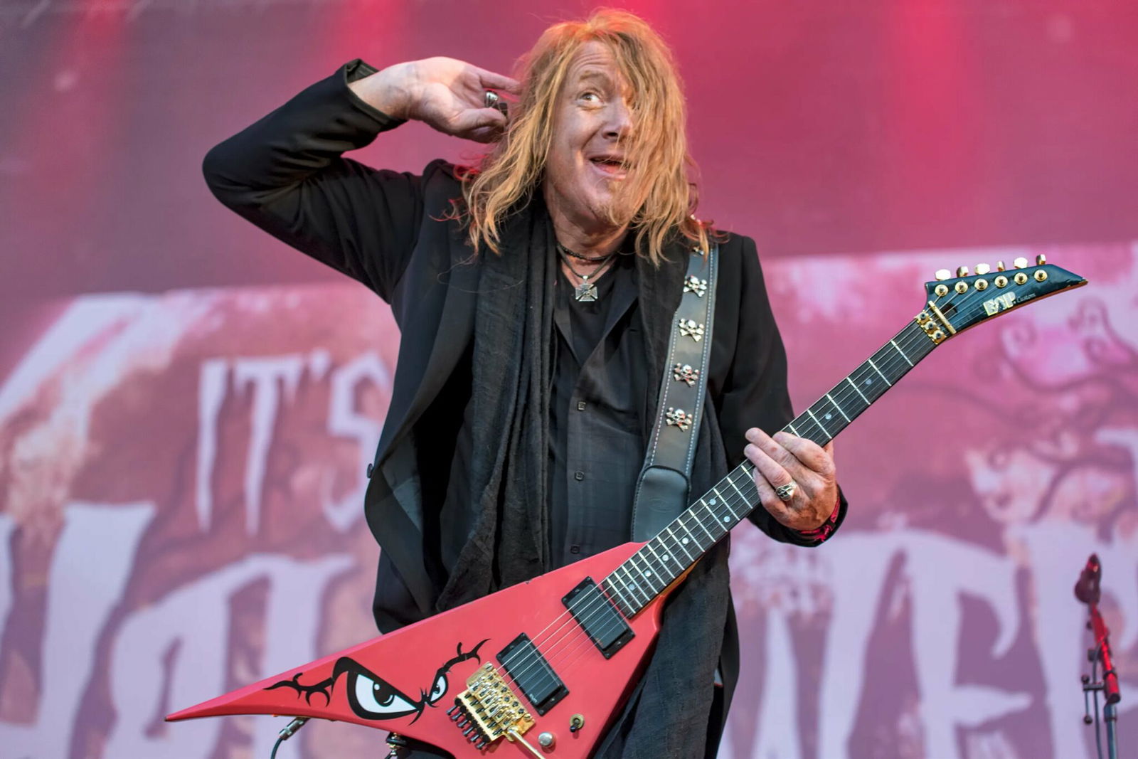 The 14 Greatest Guitar Players That Impressed Everyone