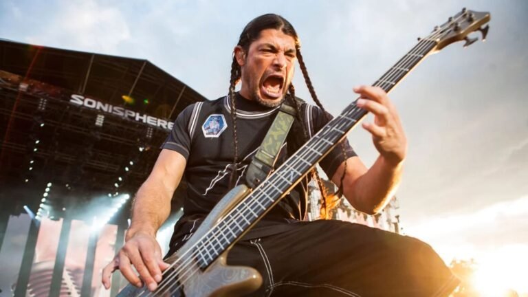 Robert Trujillo Talks About How Metallica Works Out Before Concerts
